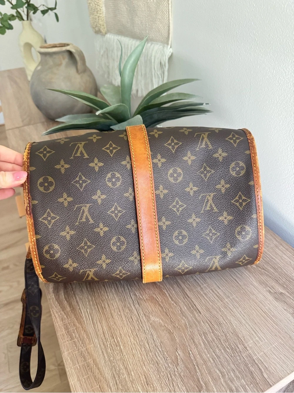✅AUTH✅LOUIS VUITTON MARNE CROSSBODY BAG